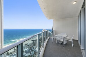 Royal-Apartment, 2 Schlafzimmer, 2 Bäder, Meerblick (Apartment 23003) | Balkon