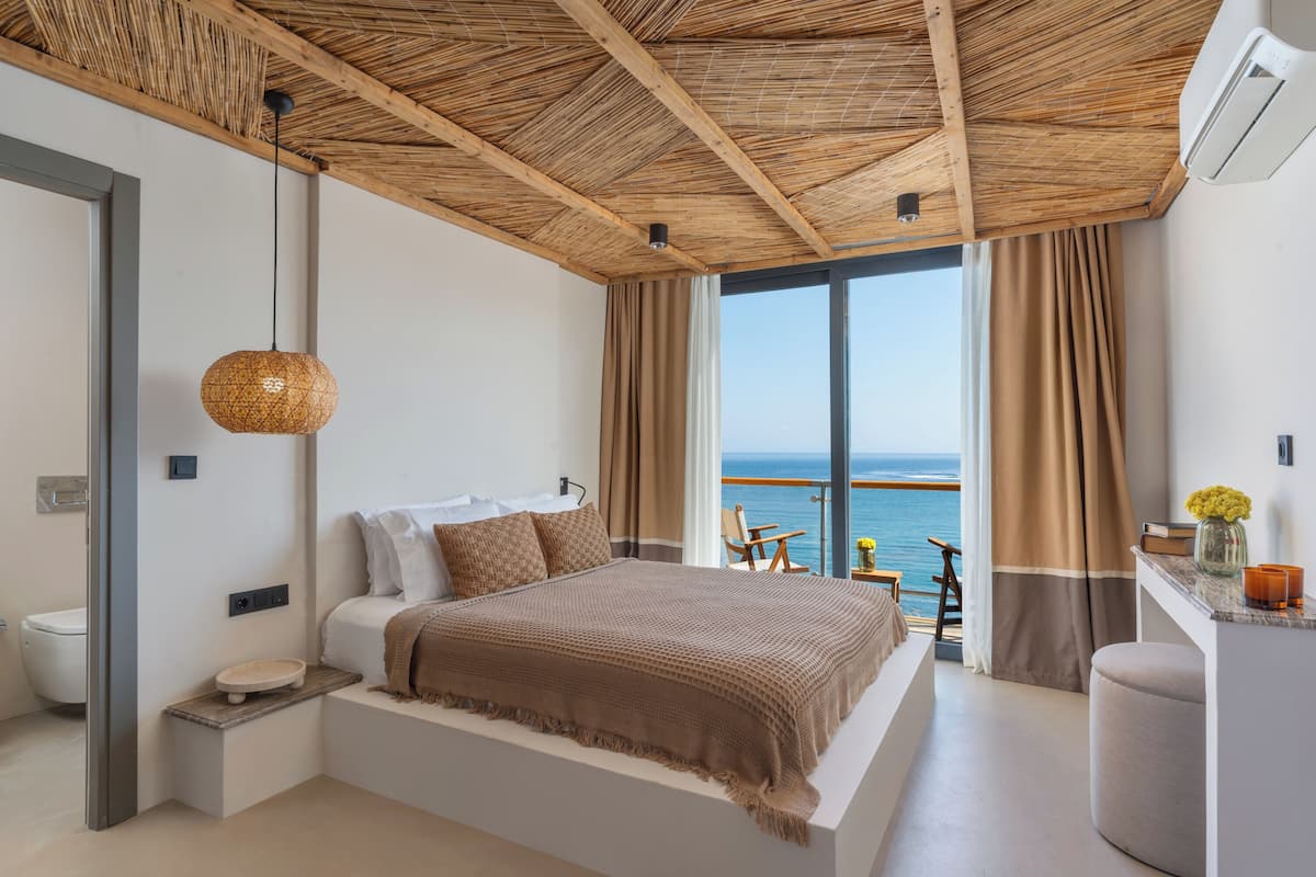Premium Room, Sea View | Free WiFi, bed sheets