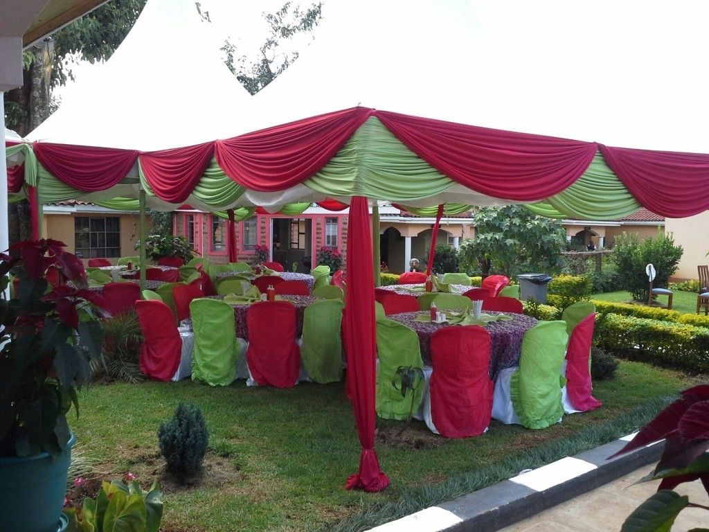 Breakfast, lunch, dinner served; local and international cuisine 