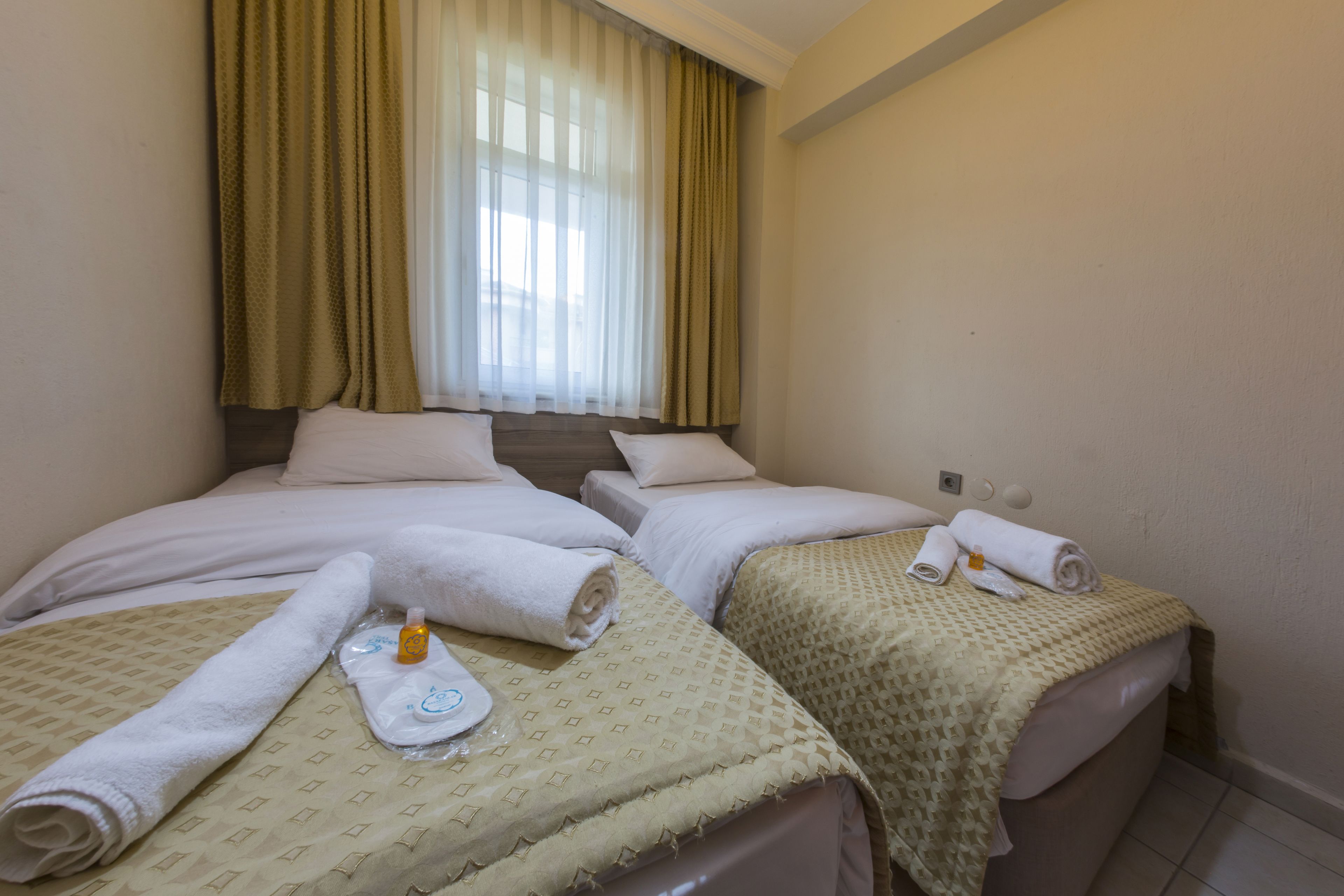 in-room safe, desk, soundproofing, free cots/infant beds