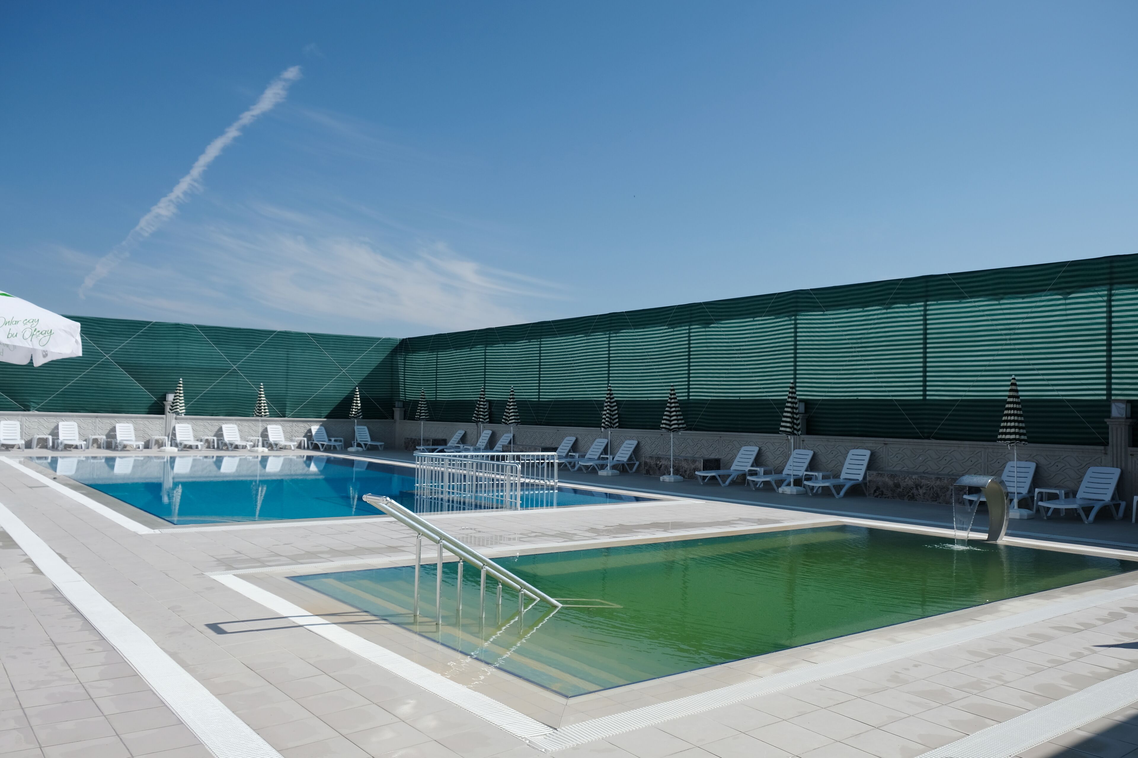 sauna, hot tub, steam room, hot springs/mineral springs