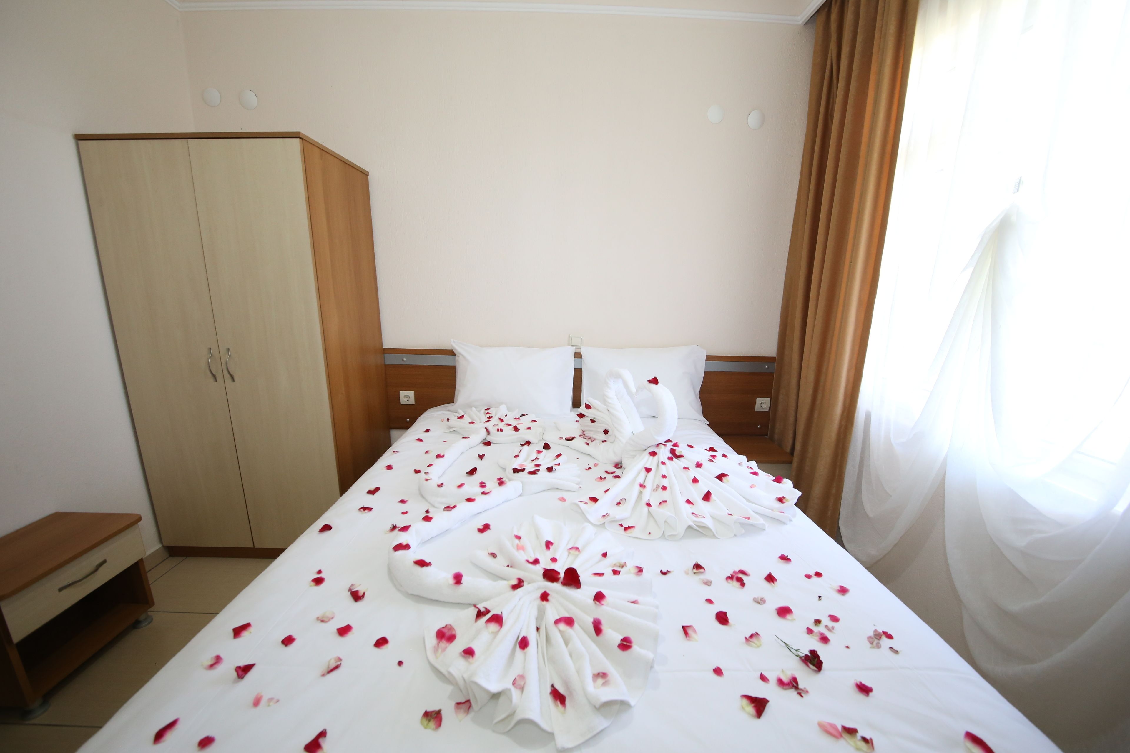 apartment, 1 bedroom | in-room safe, desk, soundproofing, free cots/infant beds