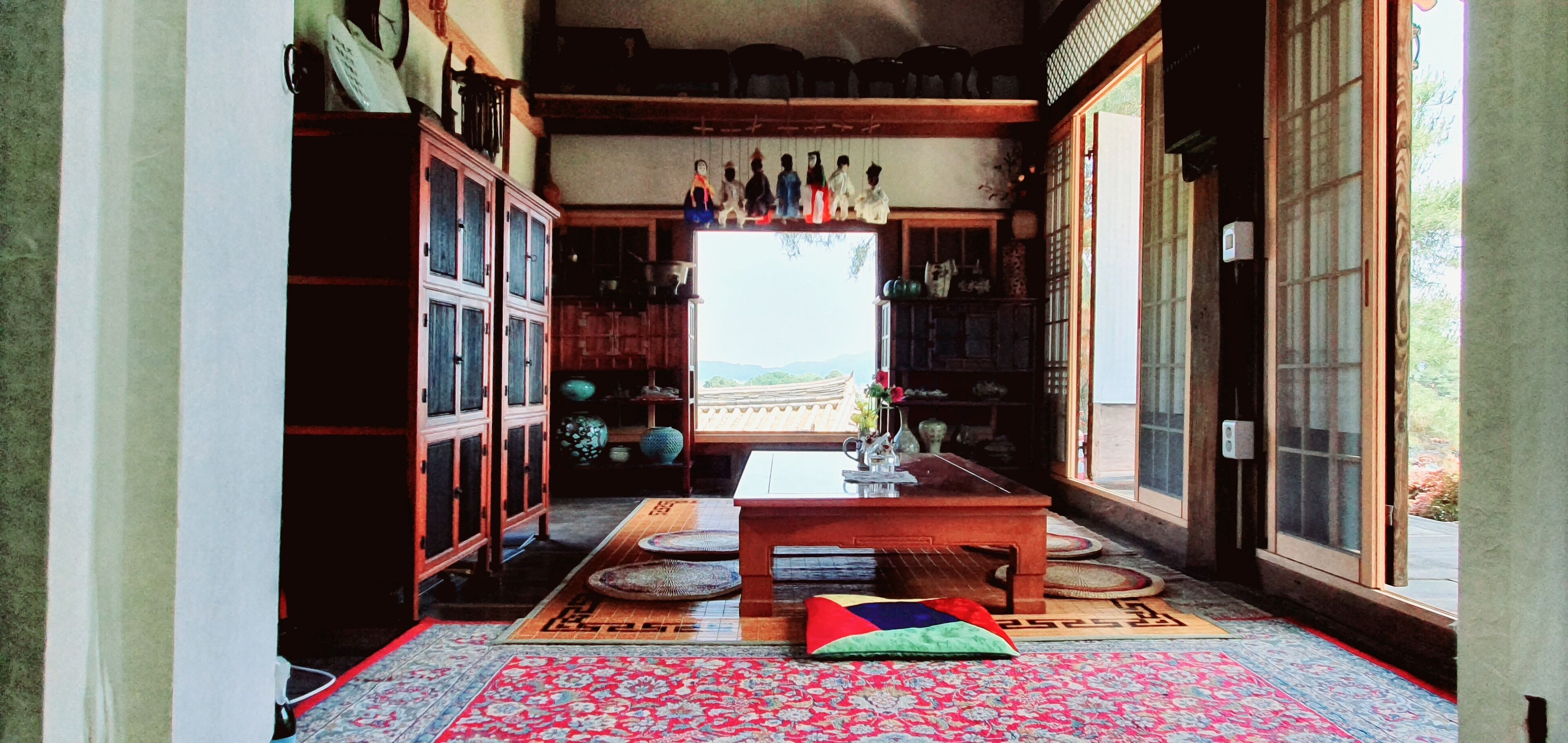 Room (keunsarangchae) | Living area