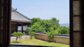 Room (gunnuhbang) | Iron/ironing board, free WiFi, bed sheets