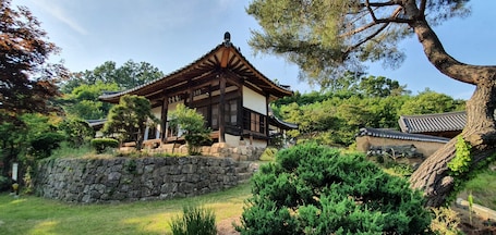 Fachada de la propiedad. Yang So Dang