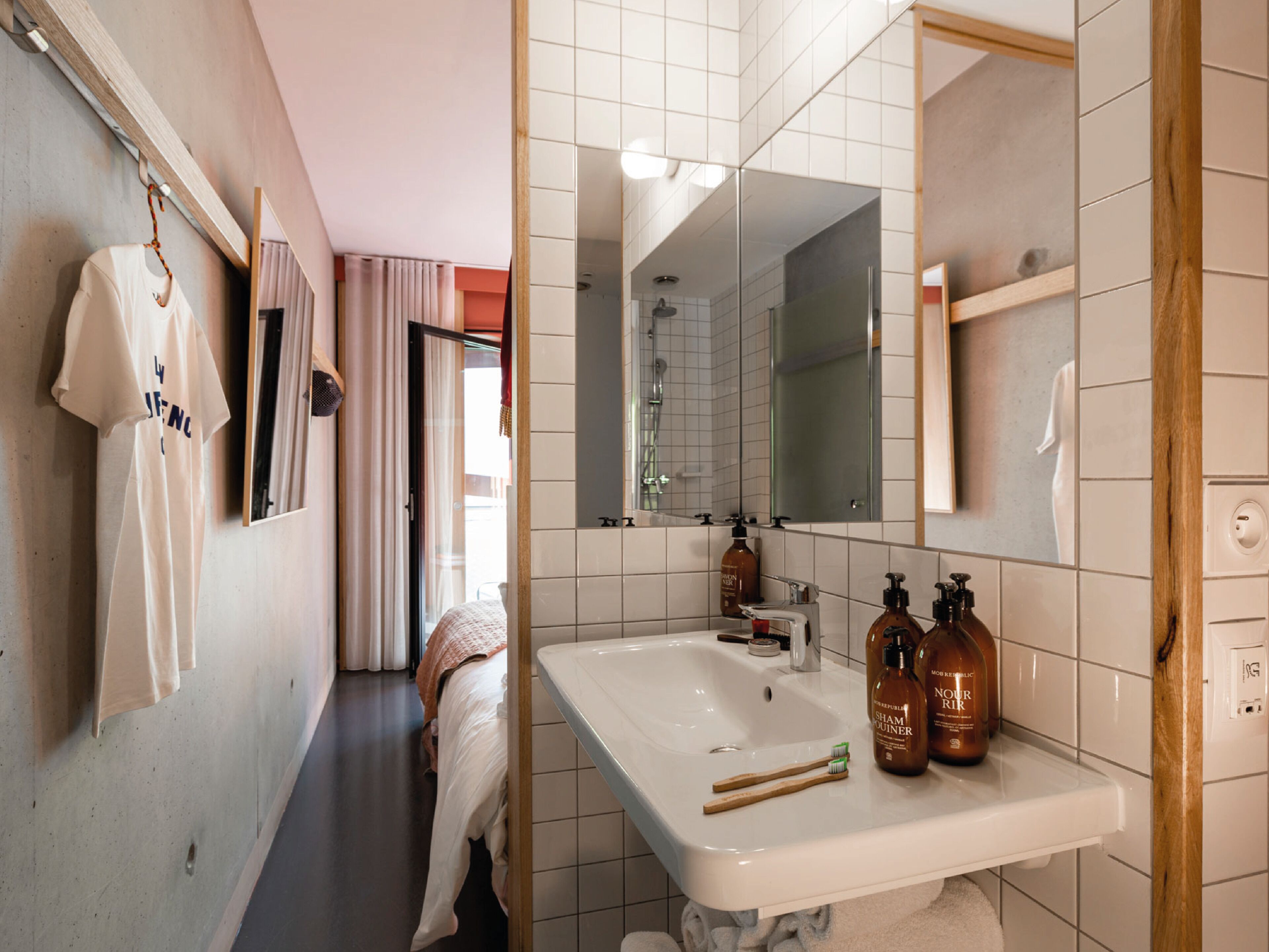 shower, rainfall showerhead, eco-friendly toiletries, hair dryer