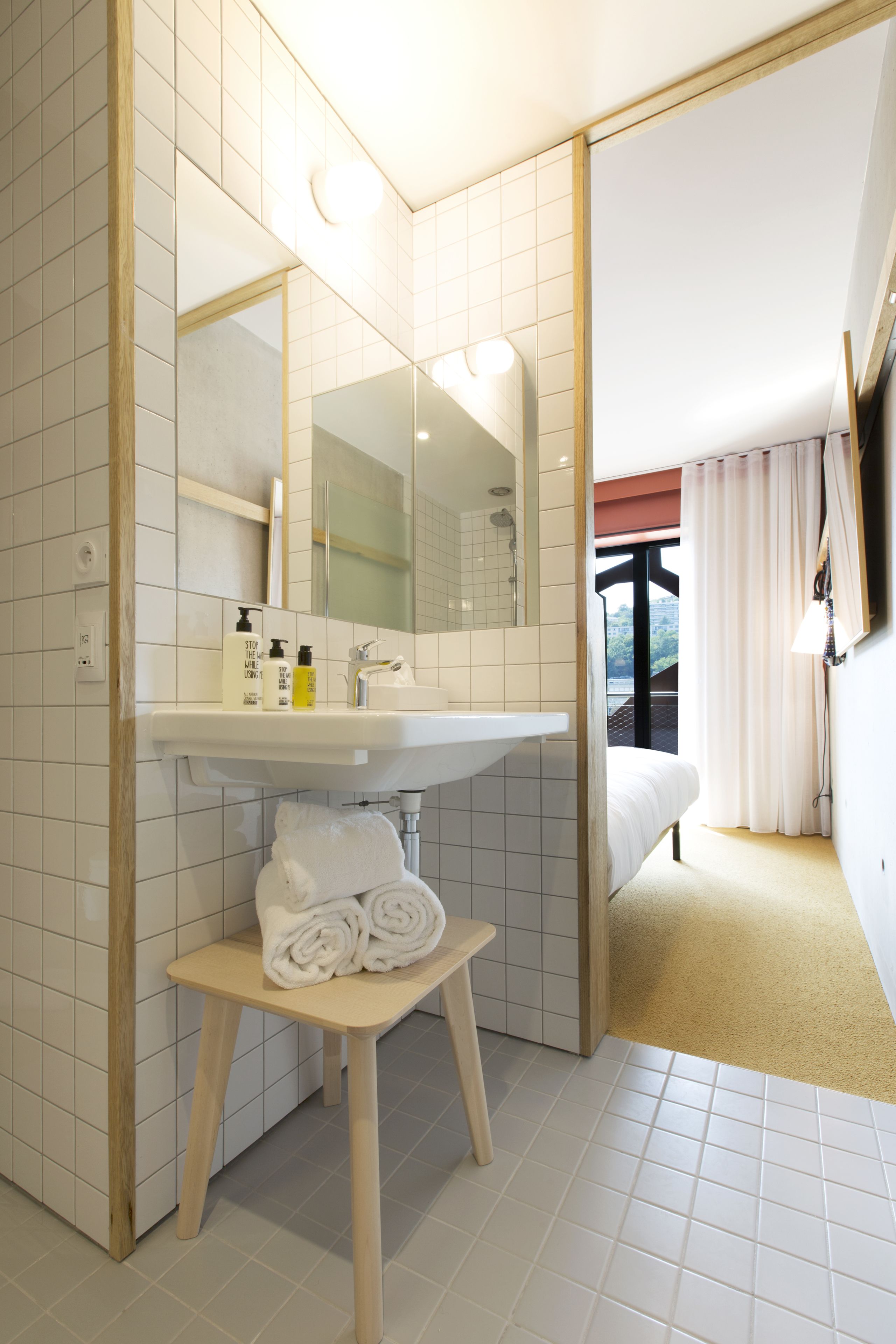 shower, rainfall showerhead, eco-friendly toiletries, hair dryer