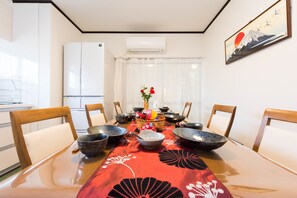 Family House, 4 Bedrooms, 2 Bathrooms | In-room dining - Kyoto Chikuan (Kyoto)