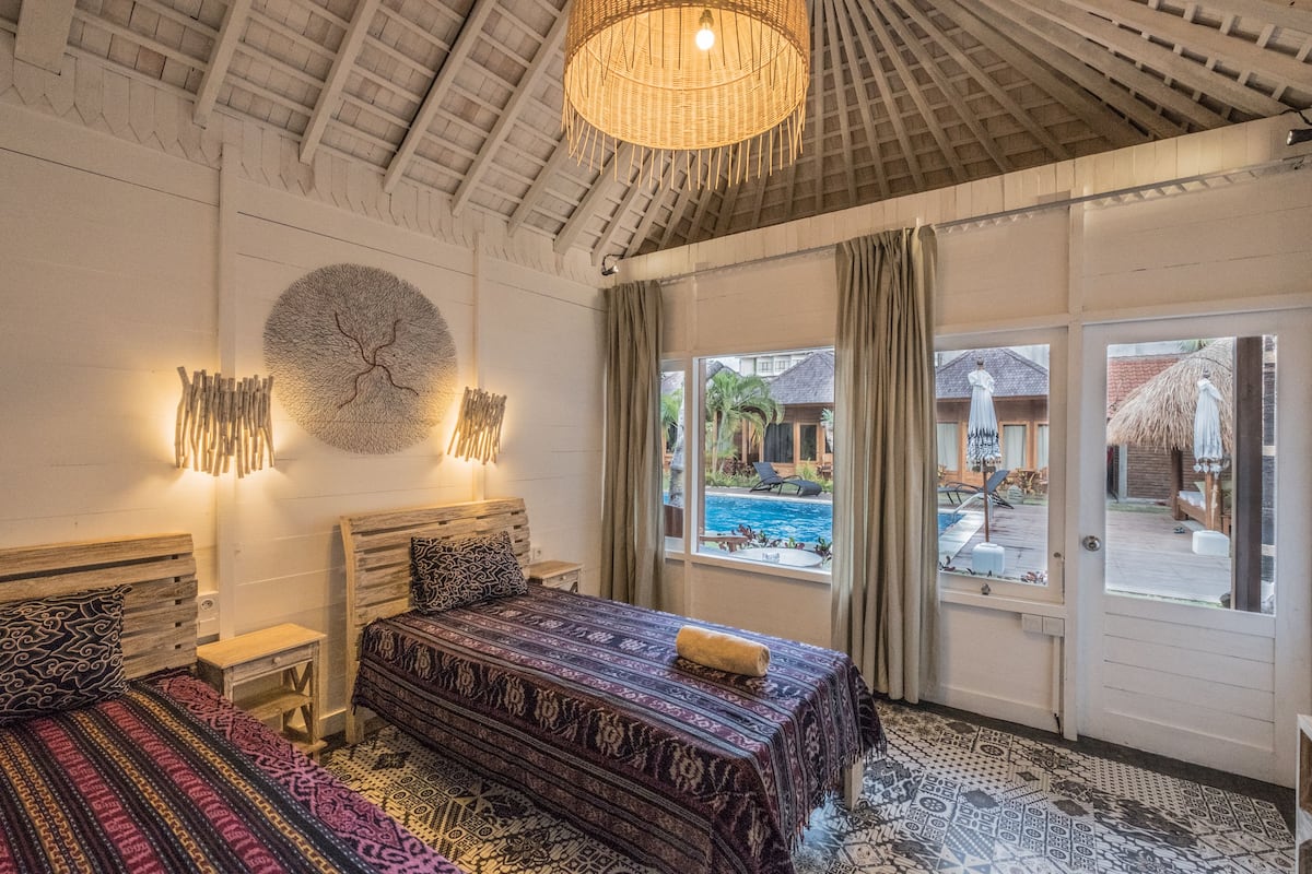 Bungalow, 2 Twin Beds, Poolside | In-room safe, desk, laptop workspace, WiFi (free)