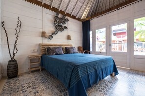 Caja fuerte, escritorio, espacio para trabajar con un portátil