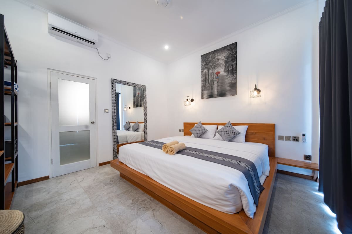Deluxe Room | In-room safe, desk, laptop workspace, WiFi (free)