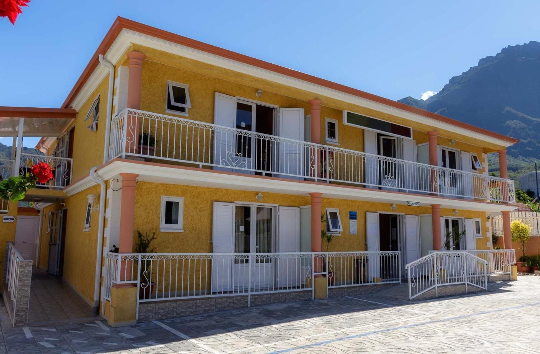 บริเวณภายนอก