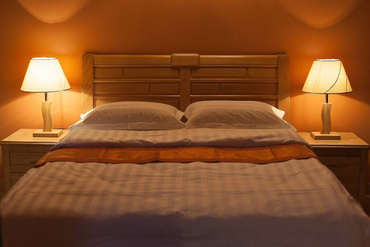 Standaard tweepersoonskamer, balkon | Luxe beddengoed, een bureau, babybedden (toeslag)