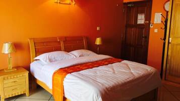 Chambre Triple Standard, terrasse, vue montagne | Literie de qualité supérieure, bureau, lits bébé (en supplément)