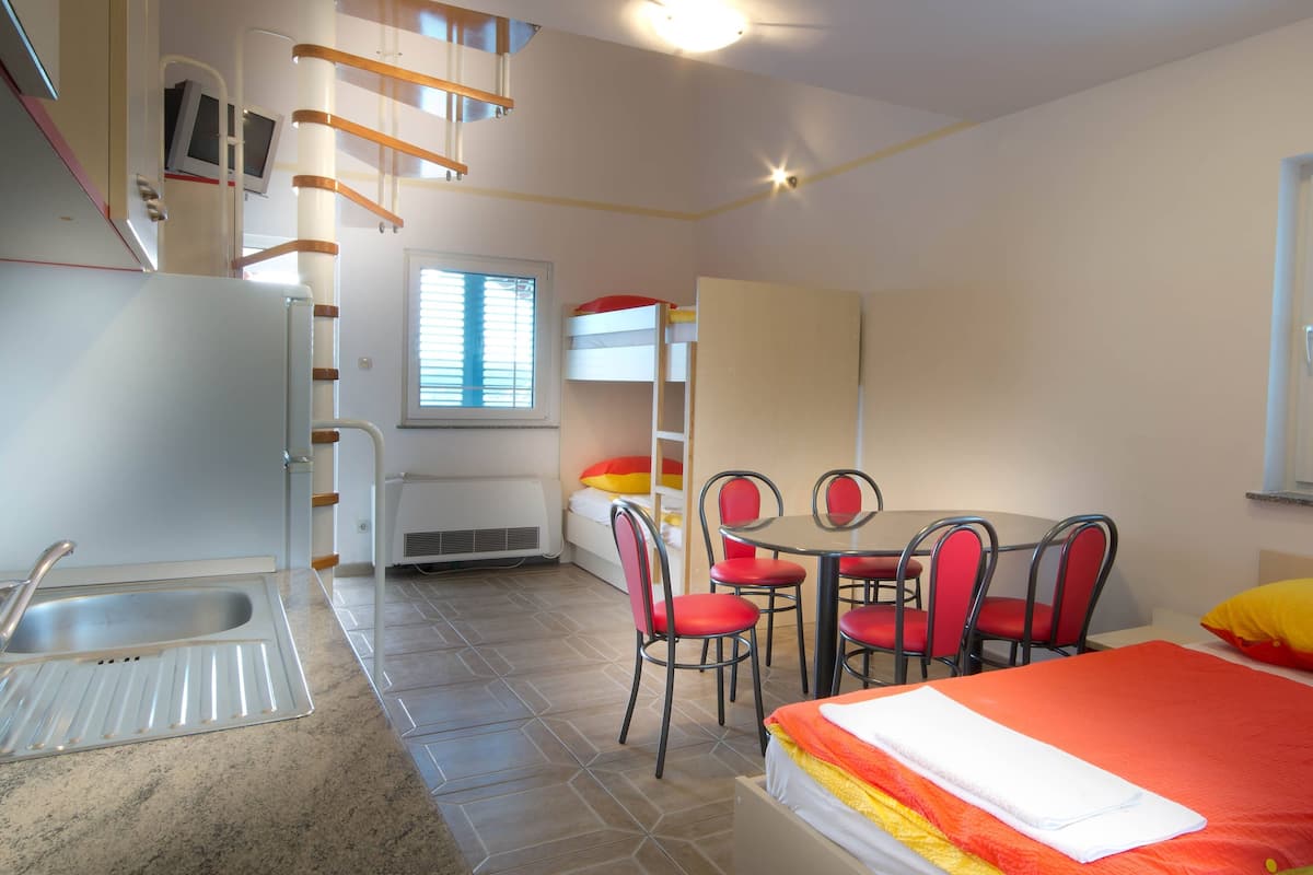1 bedroom, desk, soundproofing, free WiFi