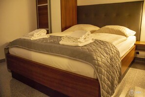 高級頂層客房, 3 間臥室, 露台 | 1 間睡房、埃及棉床單、高級寢具、記憶棉床墊