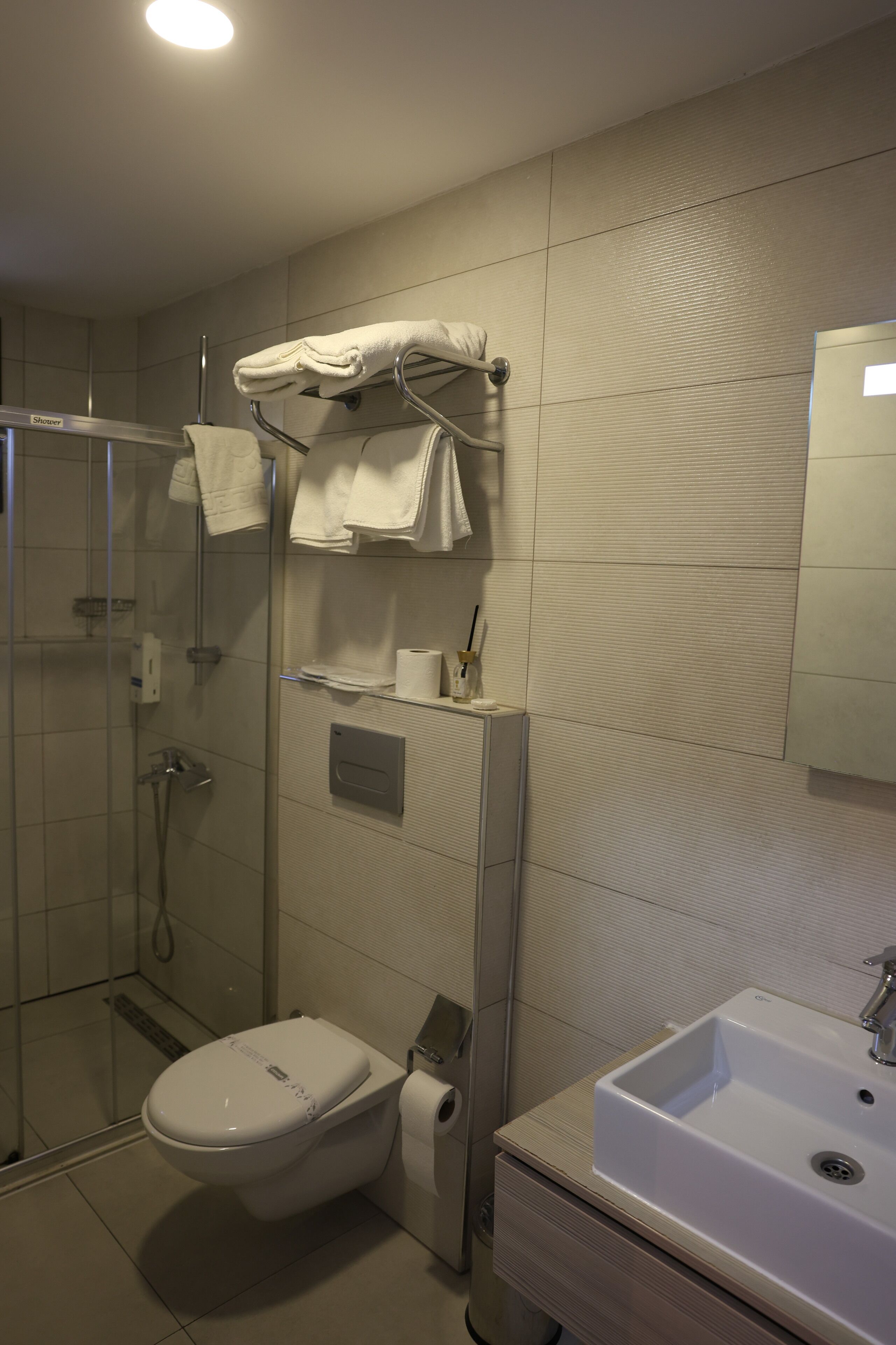 standard double room, garden view | bathroom | shower, free toiletries, hair dryer, slippers