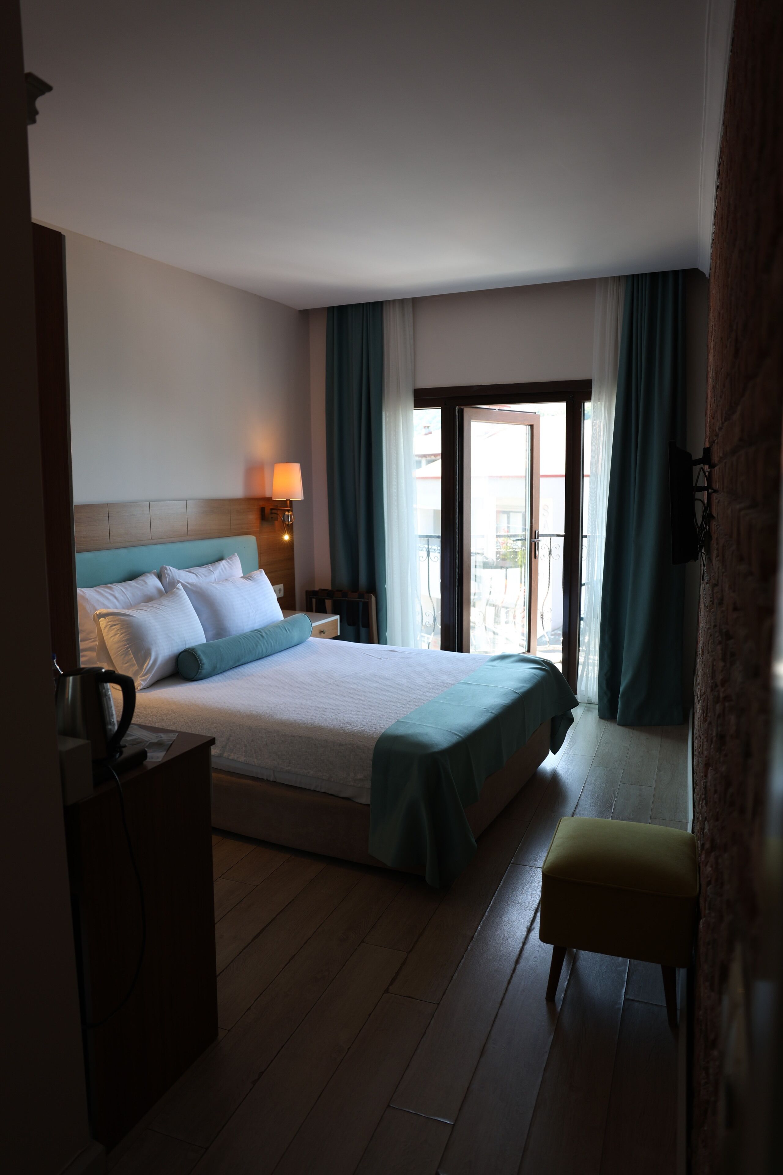 deluxe double room | minibar, in-room safe, soundproofing, iron/ironing board