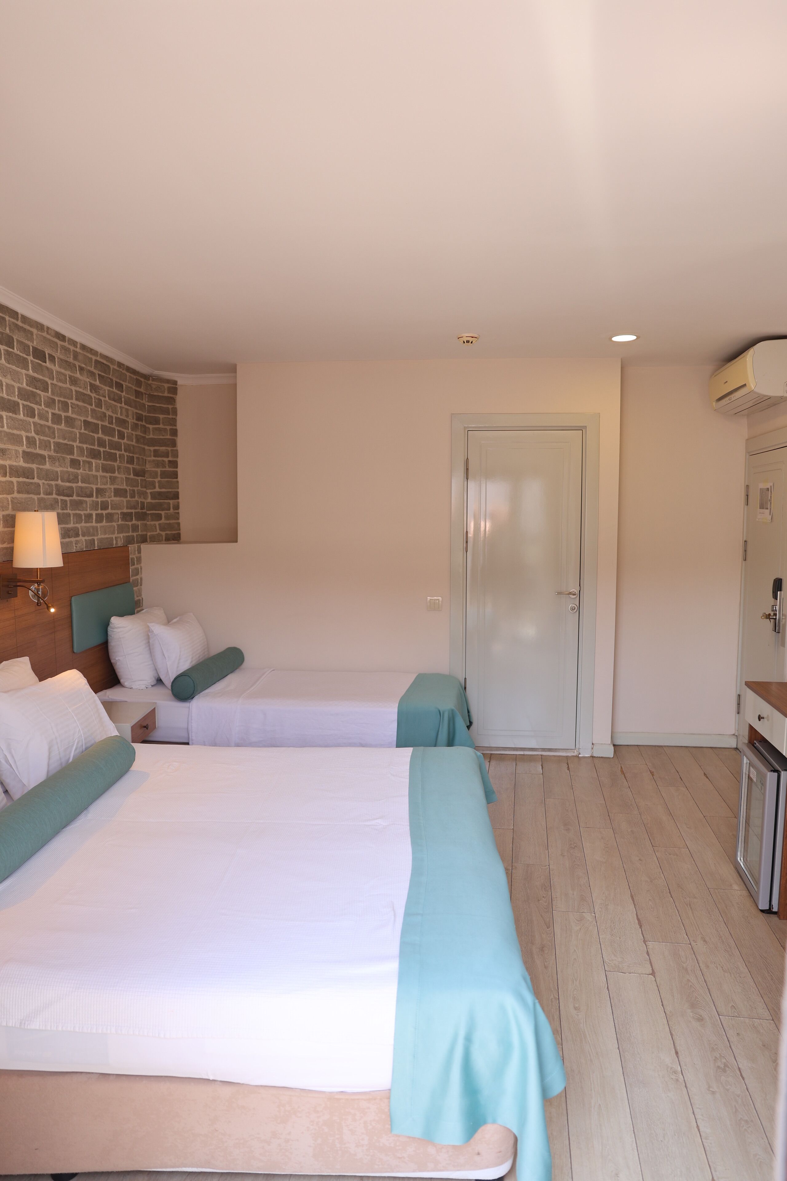 deluxe triple room | minibar, in-room safe, soundproofing, iron/ironing board