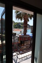 Deluxe Triple Room | Minibar, in-room safe, soundproofing, iron/ironing board