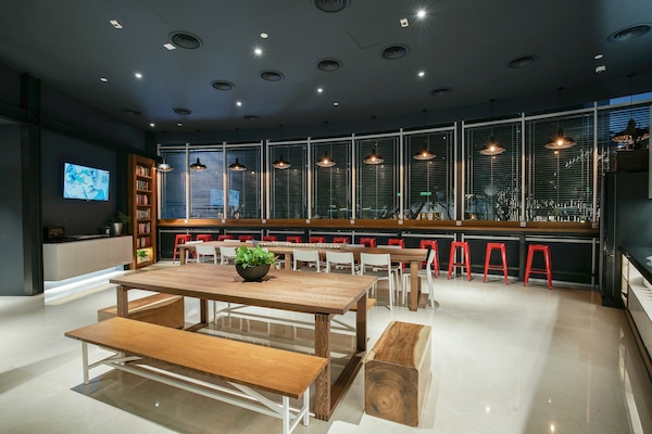 Single Pod Front Entry (Mix) | Iron/ironing board, free WiFi