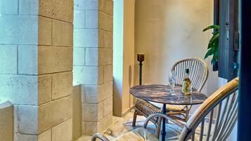 Deluxe Studio Suite, Hot Tub | Balcony