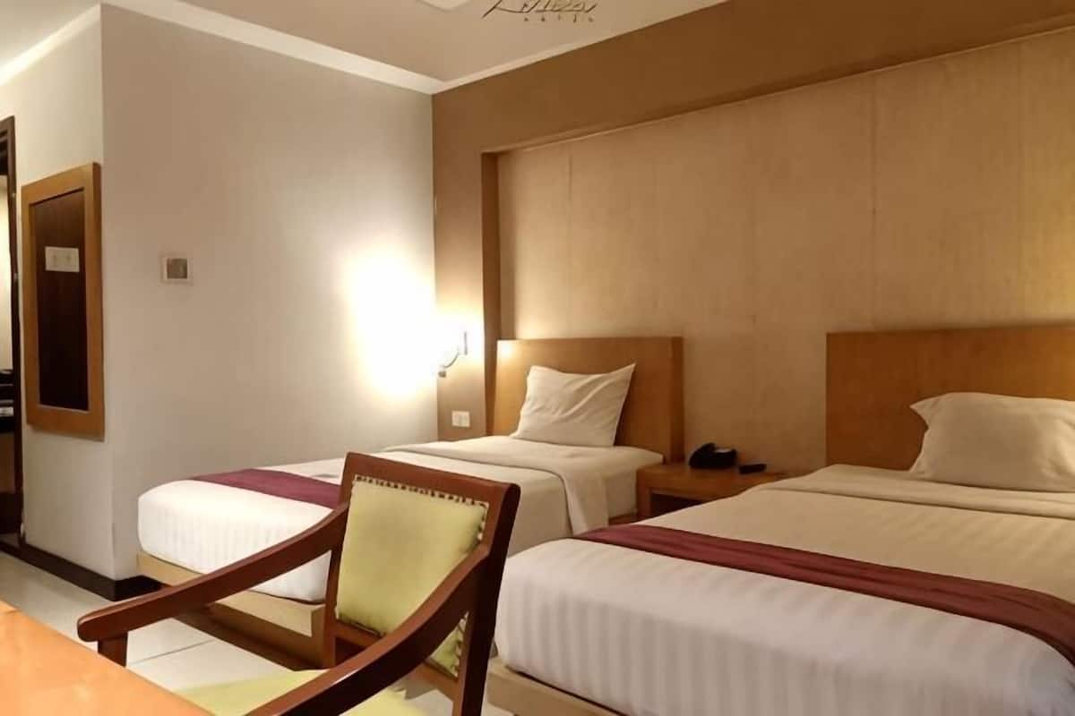 Minibar, in-room safe, desk, blackout curtains