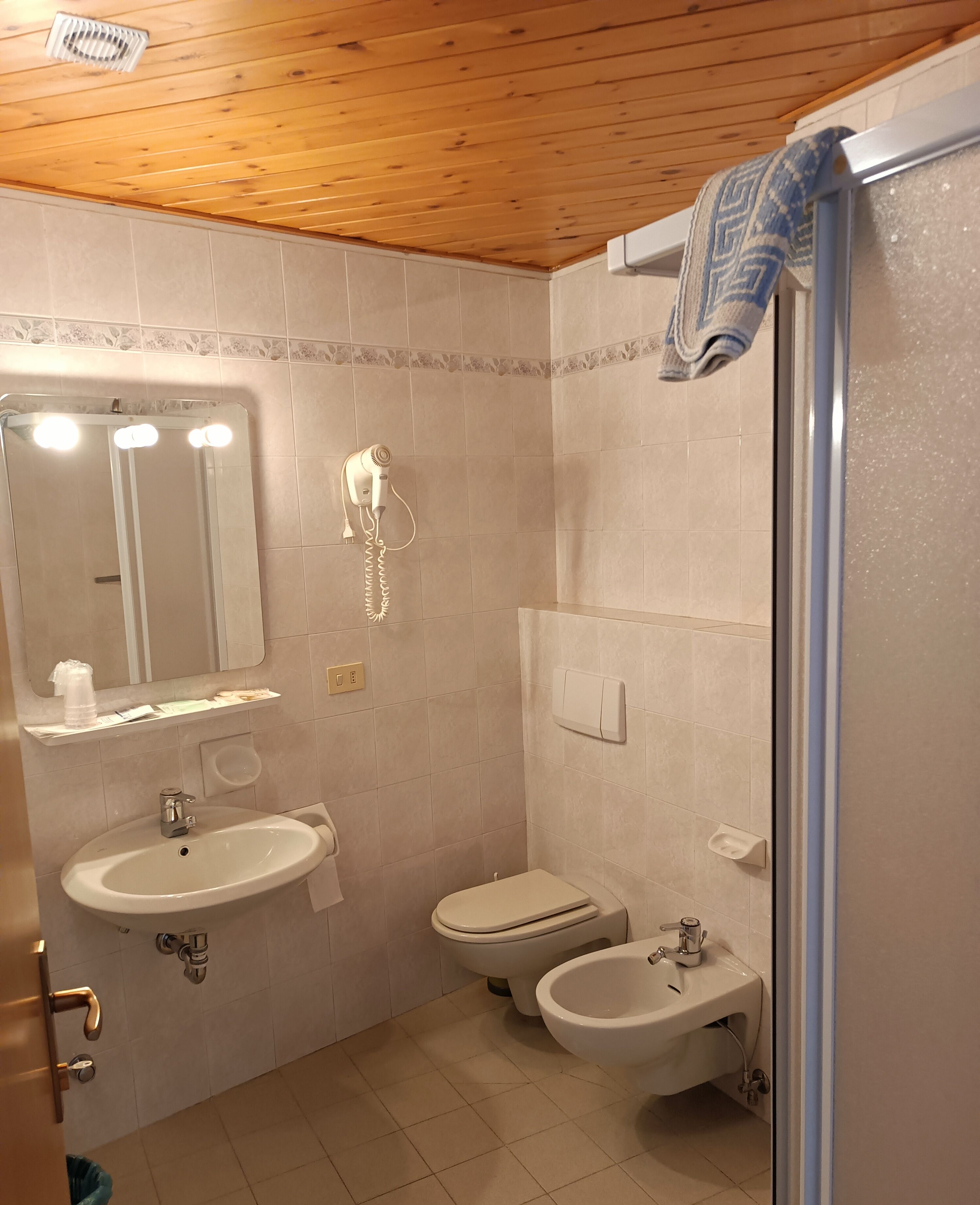 shower, free toiletries, hair dryer, bathrobes