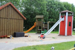 Children’s play area – outdoor