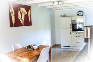 Apartment (Staberhuk rechts) | Eigene Küche | Großer Kühlschrank, Ofen, Herdplatte, Geschirrspüler