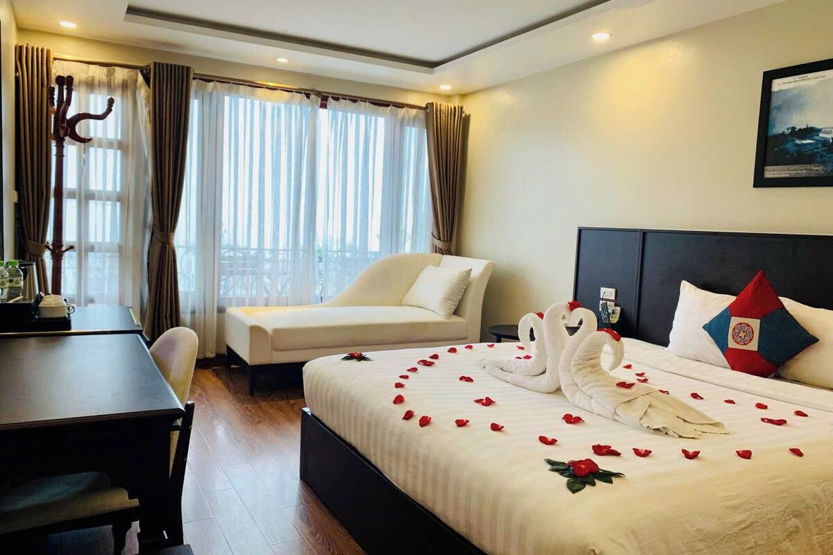 deluxe room, 1 double or 2 single beds, mountain view | minibar, in-room safe, desk, blackout curtains