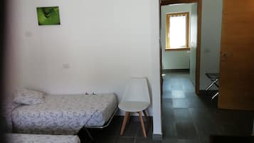 Vierbettzimmer | Schreibtisch, schallisolierte Zimmer, kostenloses WLAN