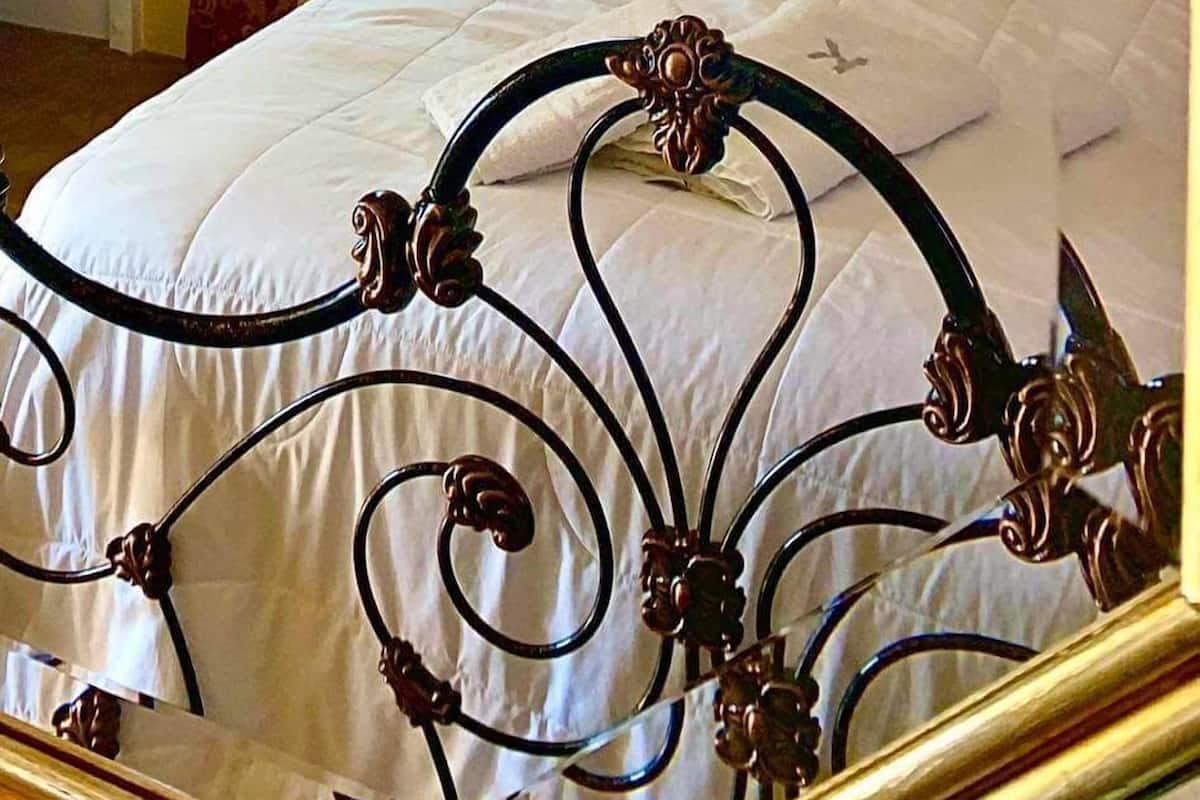 Elite Villa | Individually decorated, individually furnished, laptop workspace