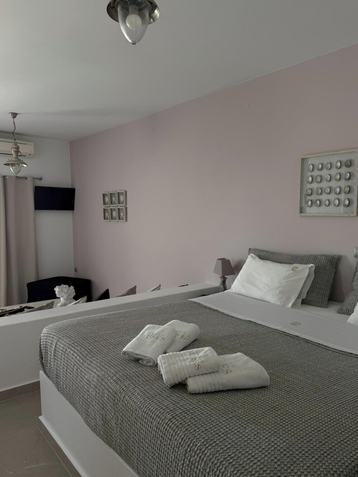 Villa, ved stranden | Individuelt dekorert, individuelt innredet og skrivebord for bærbar PC