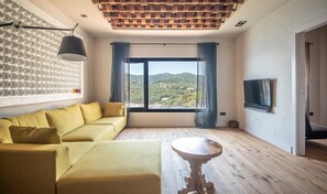 Appartamento, 1 camera da letto, vista fiume (Crema) | Area soggiorno | TV a schermo piatto