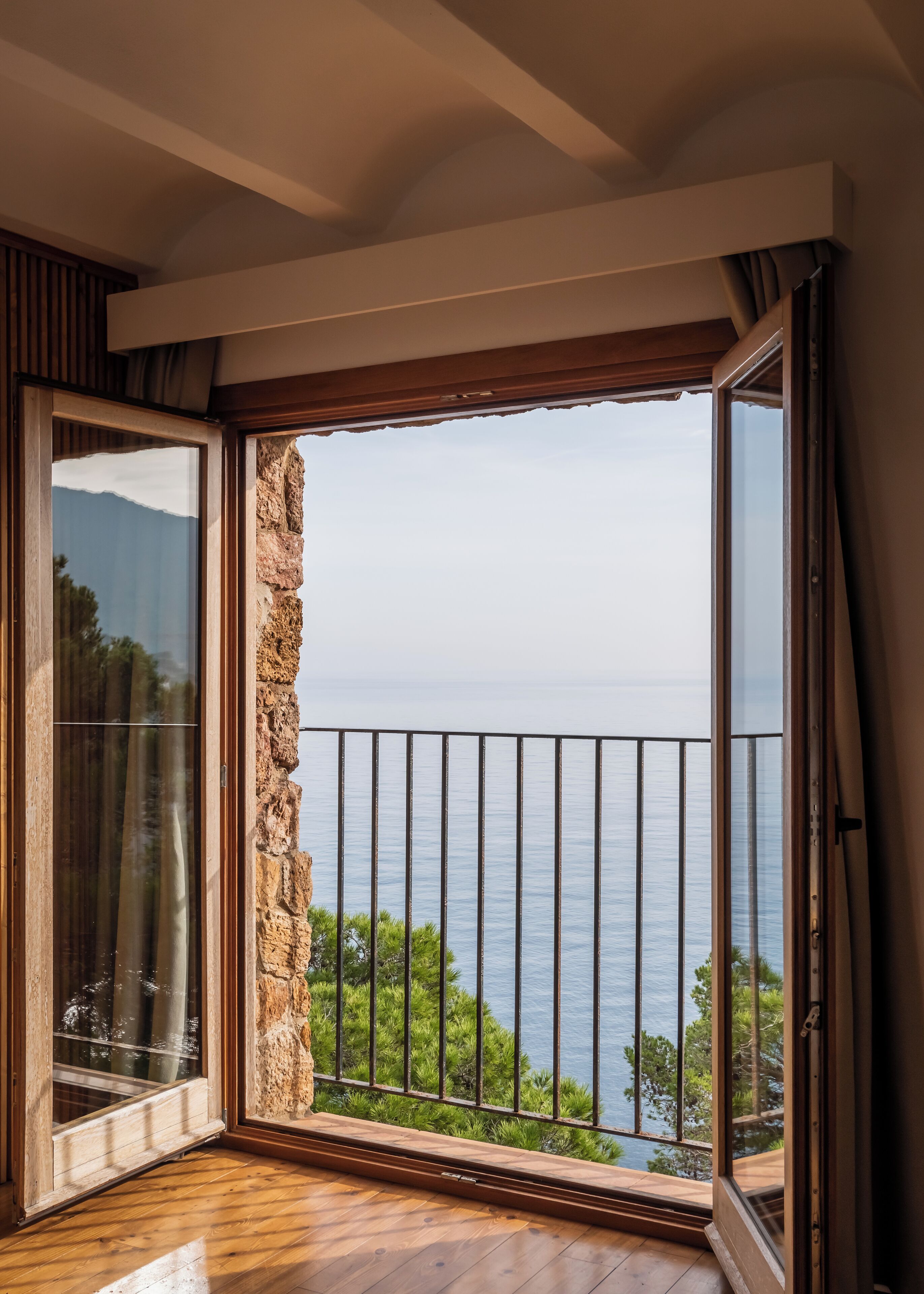 Superior kamer, uitzicht op zee | Luxe beddengoed, een kluis op de kamer, verduisterende gordijnen