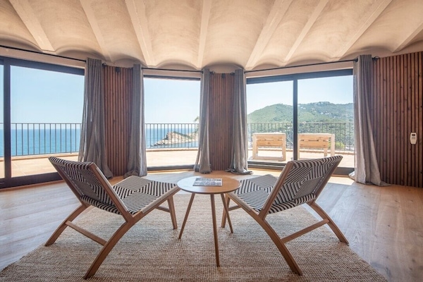 Deluxe appartement, 4 slaapkamers, terras, uitzicht op zee (210) | Woonruimte | Flatscreentelevisie