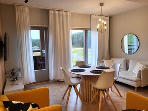 Apartment 2-bedroom B29 with sauna (3 pers) | 책상, 노트북 작업 공간, 방음 설비, 다리미/다리미판