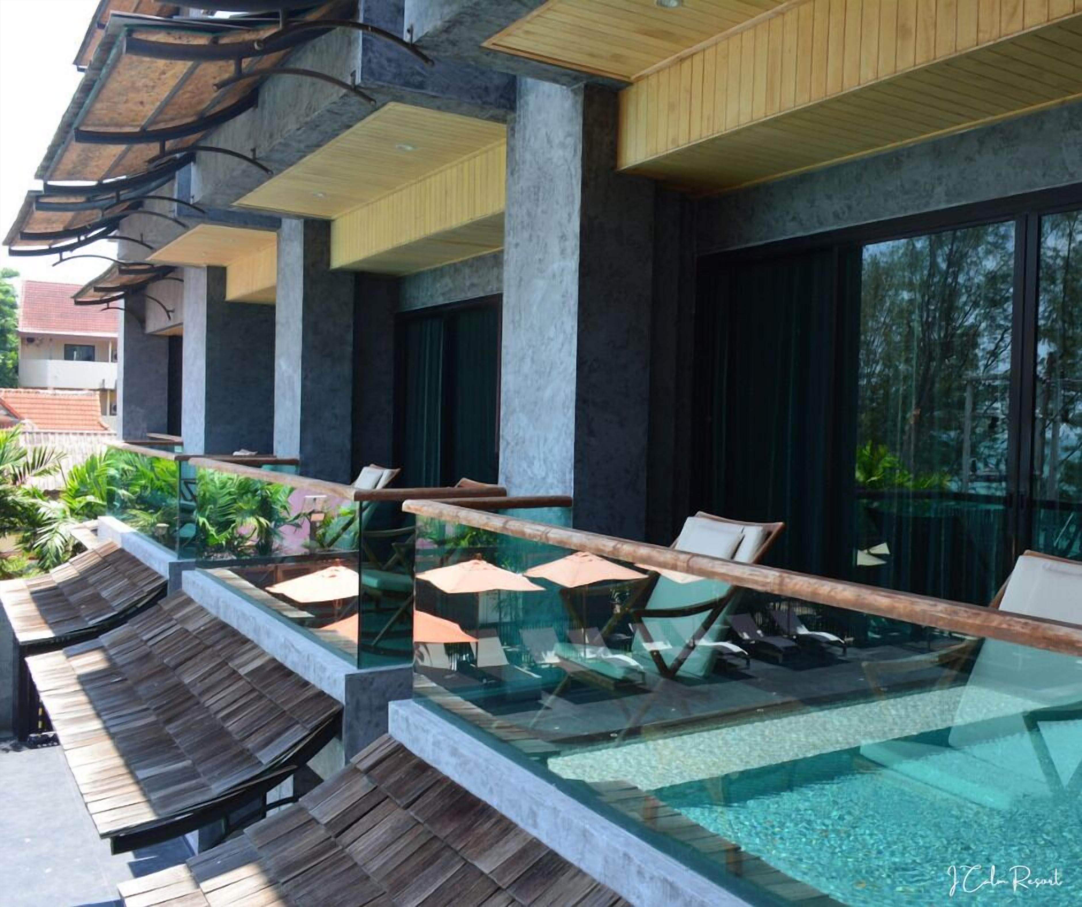 Deluxe Room, 1 Bedroom, Non Smoking, Pool View | Balcony