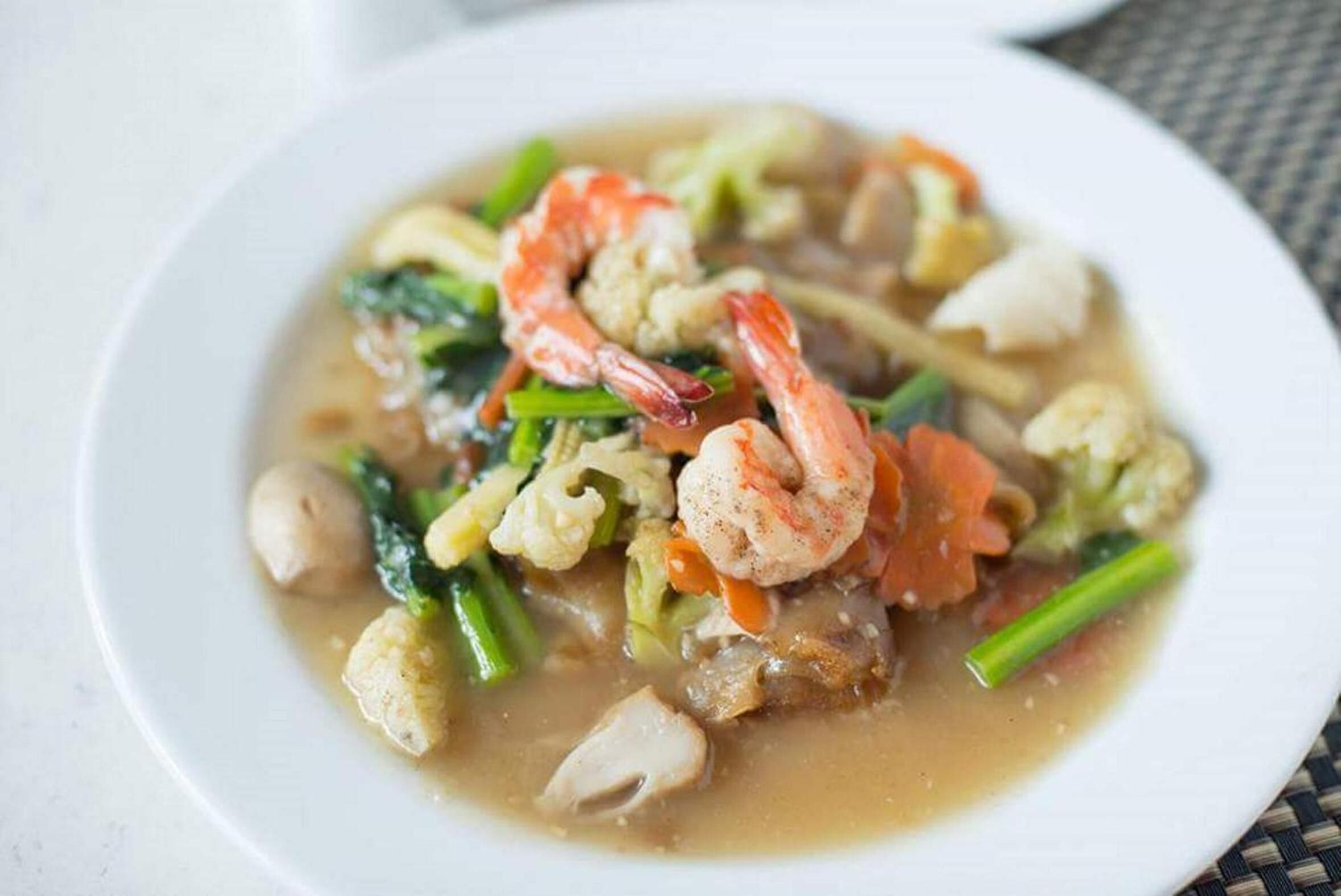 breakfast, lunch, dinner served; thai cuisine