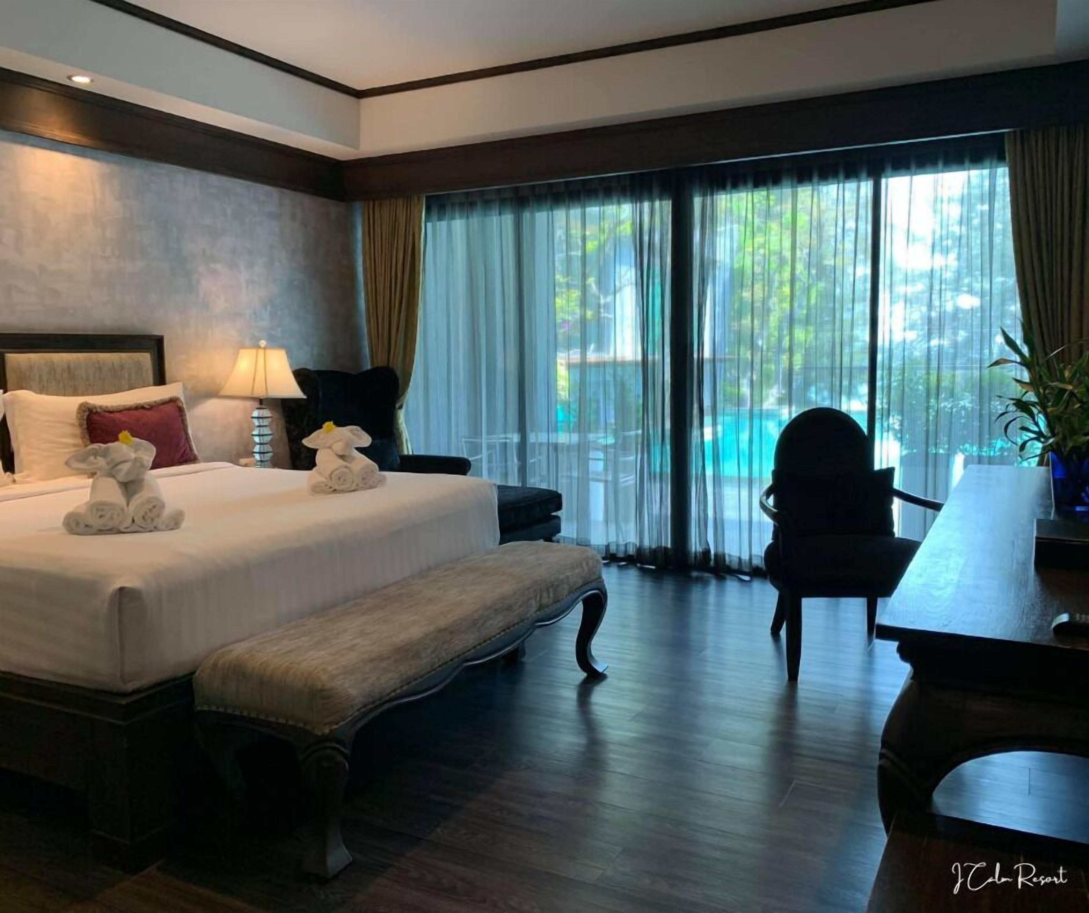 Deluxe Room, 1 Bedroom, Non Smoking, Pool View | In-room safe, free WiFi, bed sheets