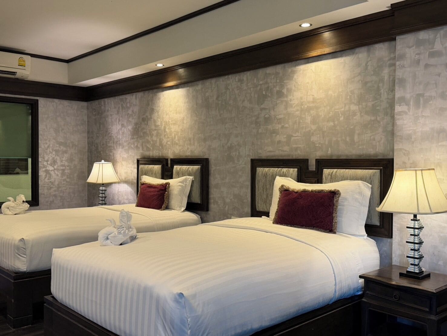 华丽双床房 | 客房内保险箱、折叠床/加床（额外收费）、免费 WiFi、床单