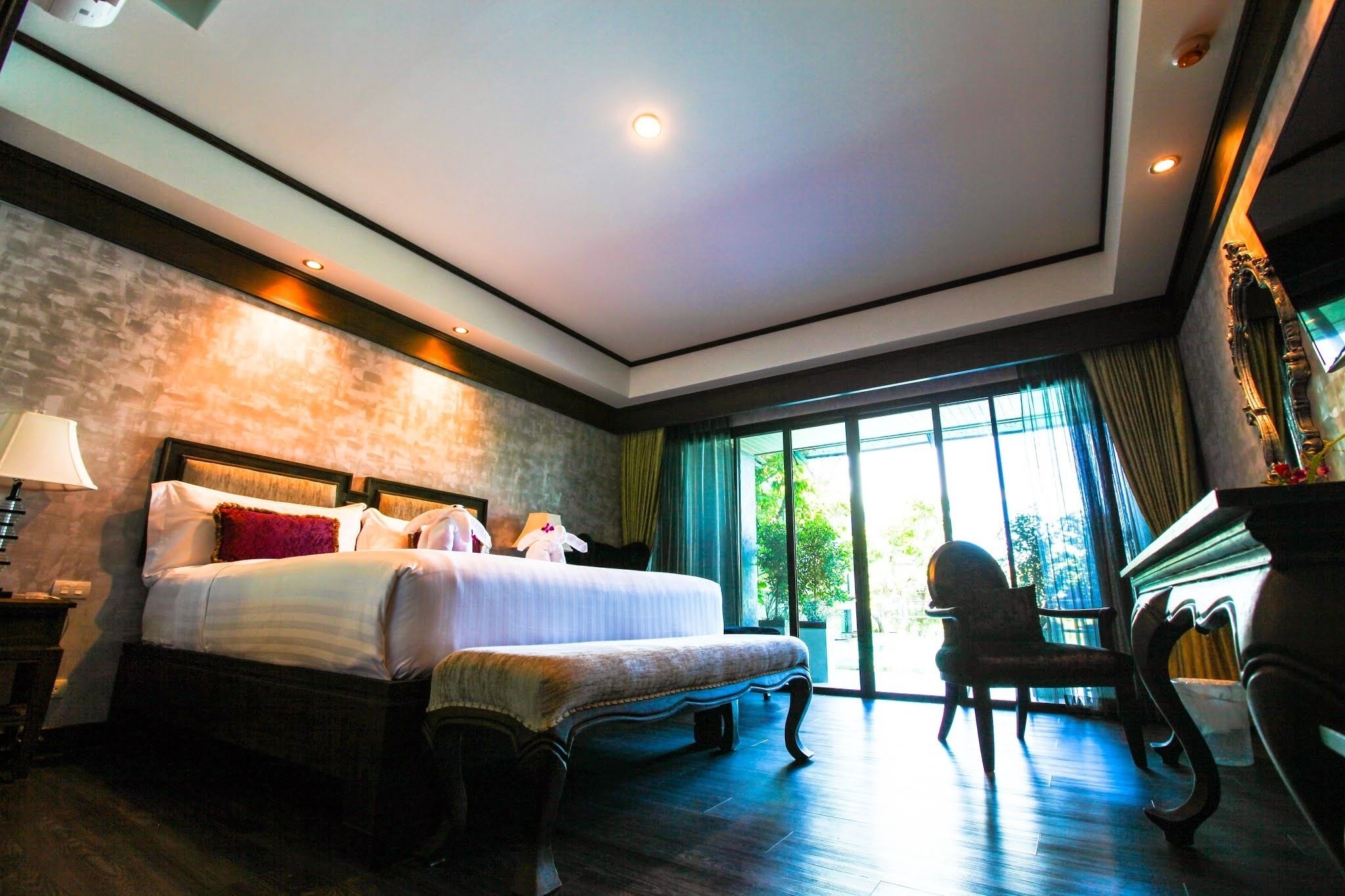 deluxe room | in-room safe, rollaway beds, free wifi, bed sheets