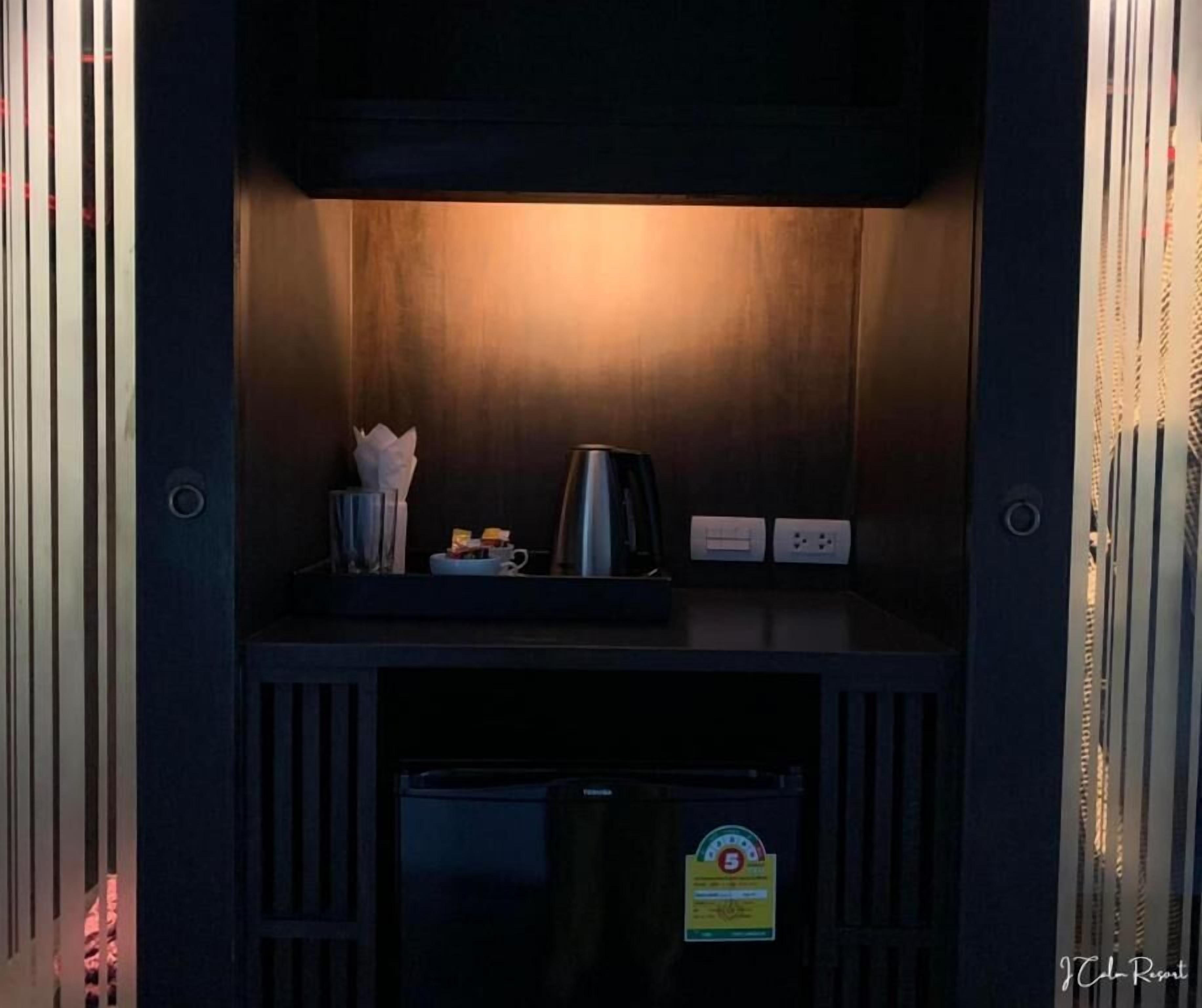 Deluxe Twin Room, Corner | Peti besi dalam bilik, Wi-fi percuma, cadar katil 