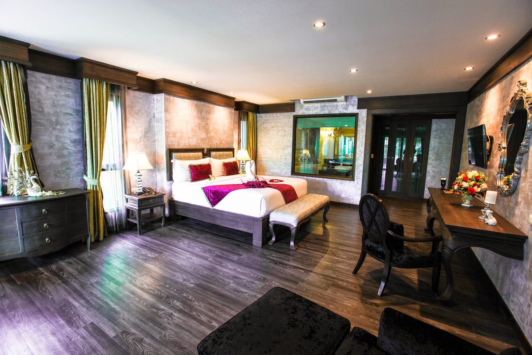 deluxe room with jacuzzi | in-room safe, rollaway beds, free wifi, bed sheets