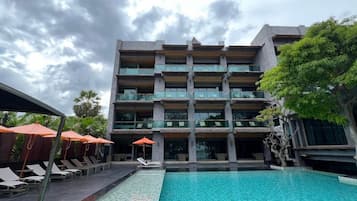 Outdoor pool, open 8:00 AM to 8:00 PM, sun loungers