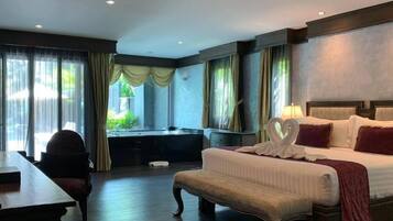 Deluxe Room with Jacuzzi | In-room safe, free WiFi, bed sheets