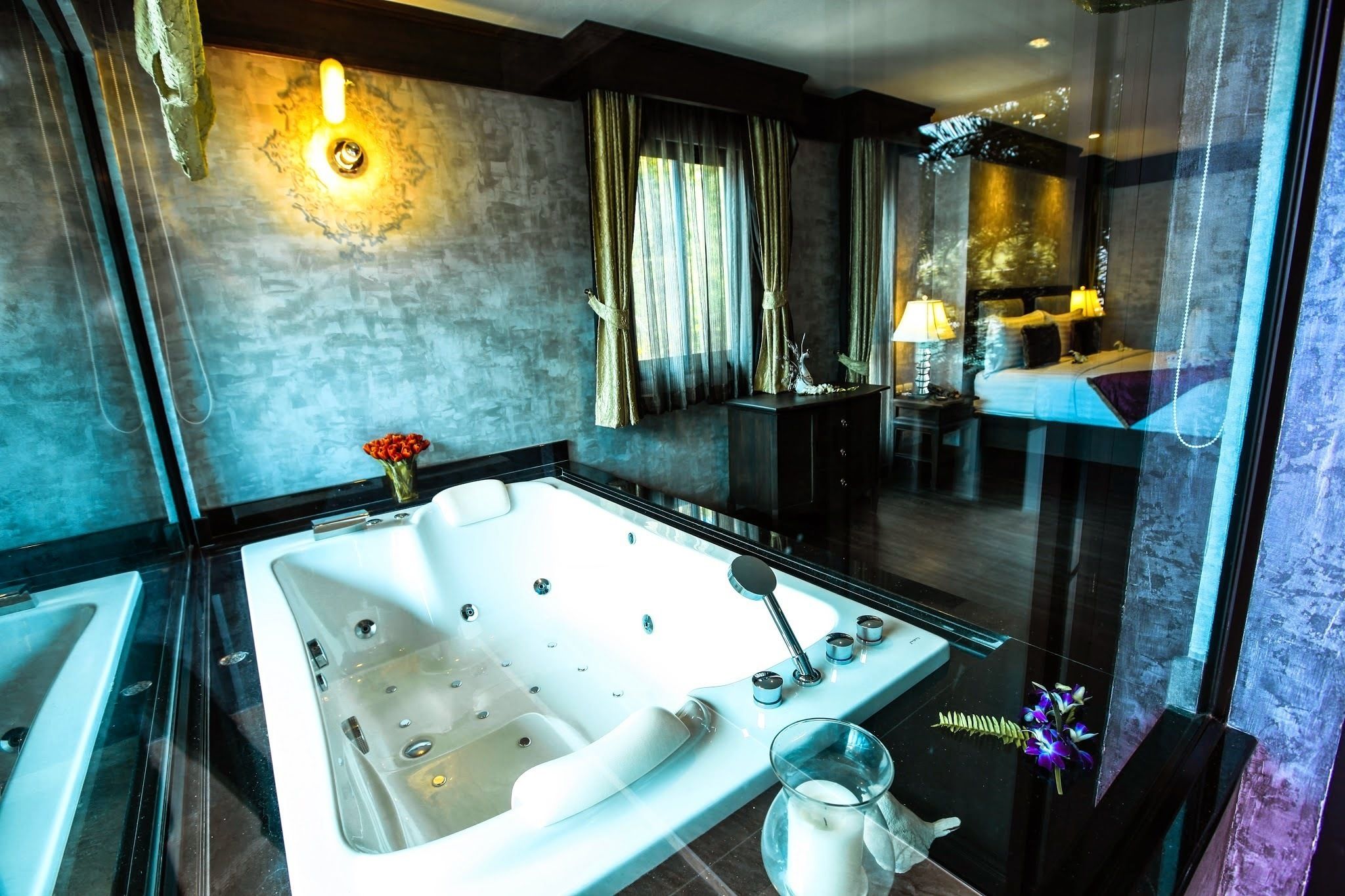 deluxe room with jacuzzi | jetted bathtub