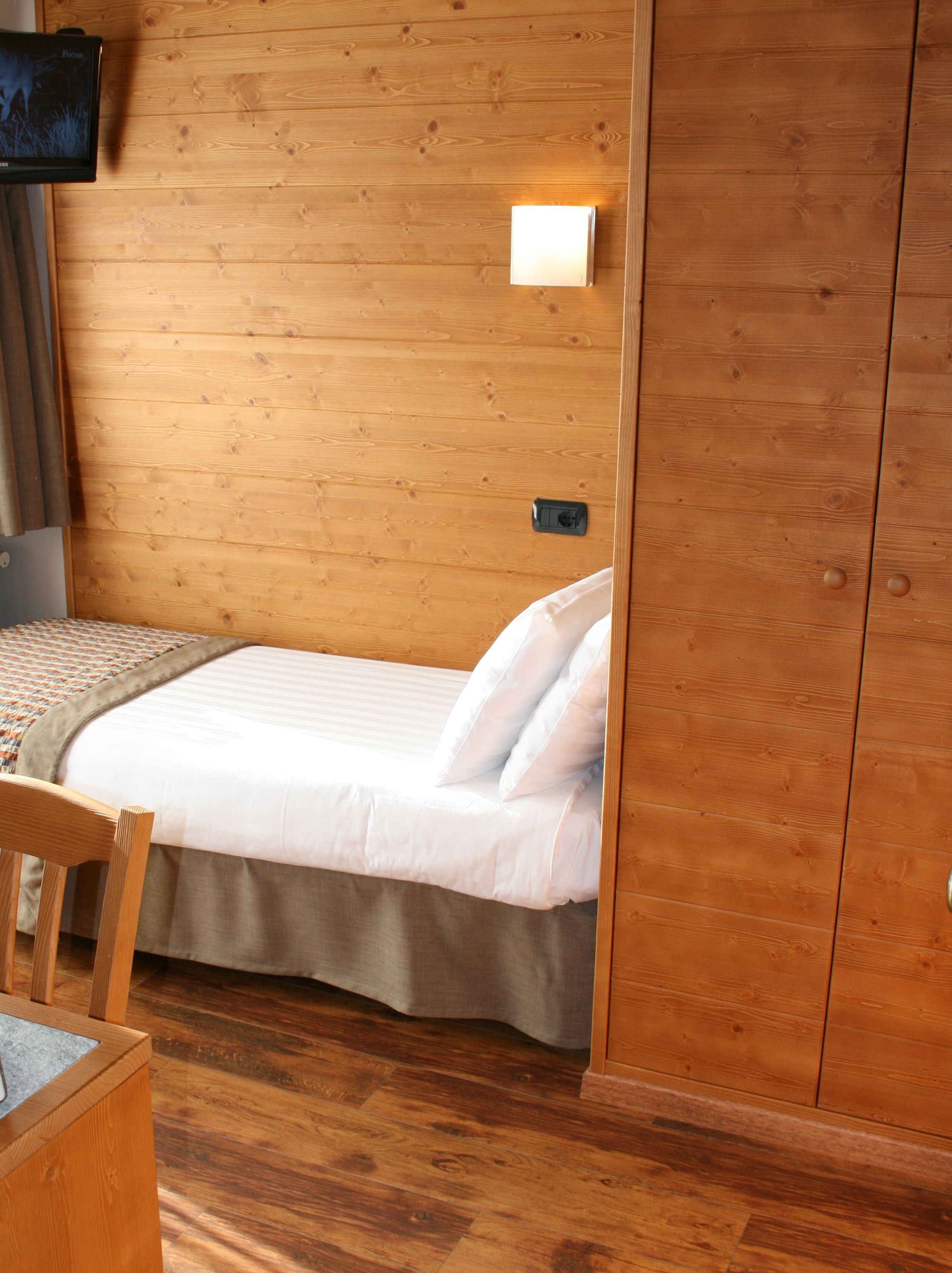 classic single room | minibar, in-room safe, desk, soundproofing