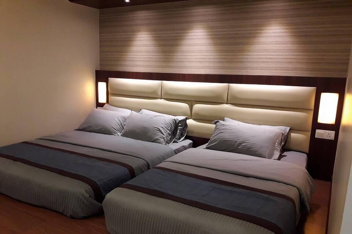 Triple Room | Iron/ironing board, free WiFi, bed sheets